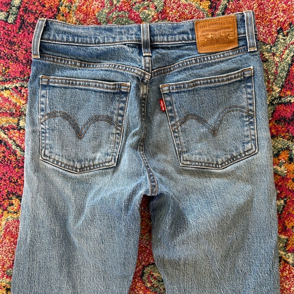 Levi’s | Women’s medium blue Premium Wedgie buttonfly jean front/back pockets 26 - Picture 4 of 16